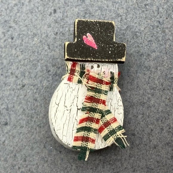 Christmas Pin Brooch Snowman Wood Green Red Plaid Scarf Black Hat Crackle Rustic - Picture 3 of 5